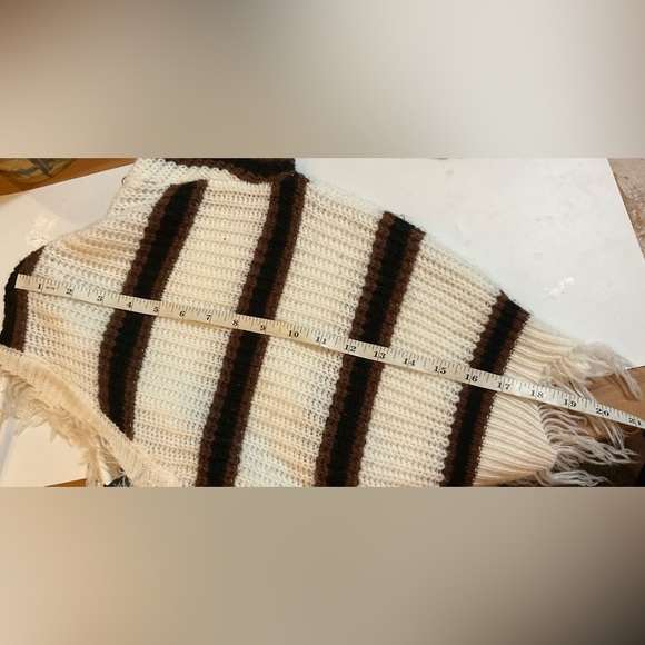 Rue 21: Small white and garnet strips sweater, with string fringe all around. - Picture 5 of 5